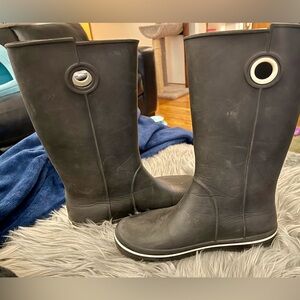 Crocs mid calf black boots